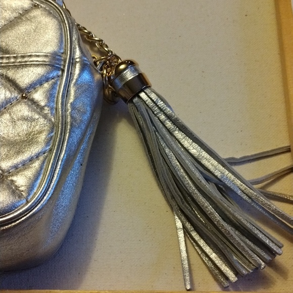 Paradox Leather Silver And Gold Quilted Chain Bag w Tassel - Picture 2 of 9